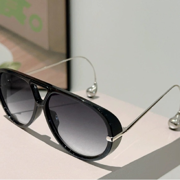 Men's Black Aviator Sunglasses with Silver Temples
